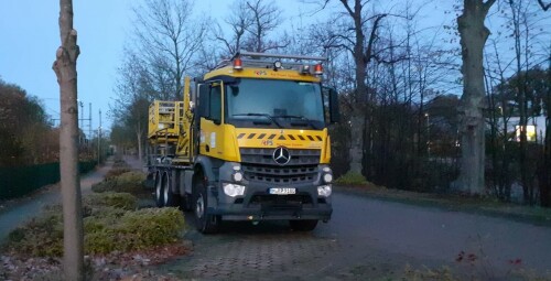 Mercedes LKW Zwei Wege Fahrzeug Oberleitung Montage Schwarzenbek Bahnhof Modernisierung 2024 a (9b)