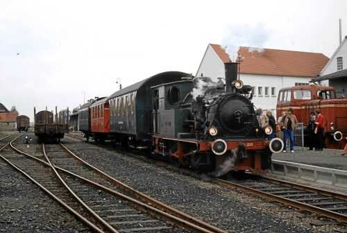 Preußisch_Oldendorf_Bahnhof_1980_Dampfzug_historischer_Zug