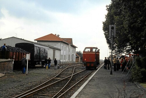 Preußisch_Oldendorf_Bahnhof_1980_Dampfzug_historischer_Zug_aa