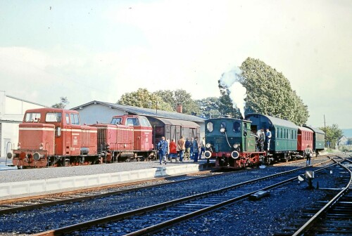 Preußisch_Oldendorf_Bahnhof_1980_Dampfzug_historischer_Zug_aaaaaaaaa