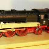 BR_03_BR_03.10-Stromlinie_Fleischmann_H0_Umbau_BR_03_154_Serie_DB_stahlblau_20241112_Frontmaske-4