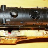 BR_03_BR_03.10-Stromlinie_Fleischmann_H0_Umbau_BR_03_154_Serie_DB_stahlblau_20241112_Frontmaske-5