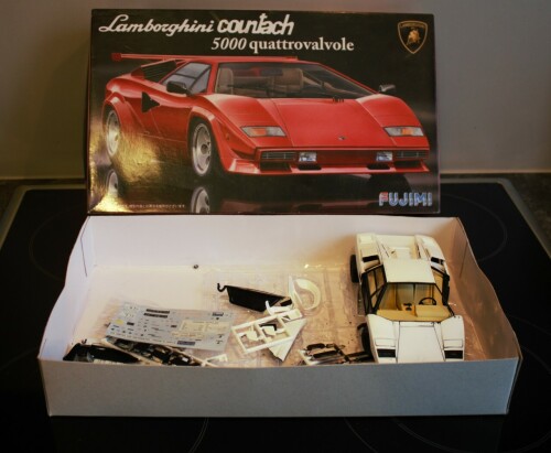 Fujimi_Lambourghini_Countach_LP_5000_S_500_1_zu_24_Umbausatz_Bausatz_quattrovalve-1.jpg