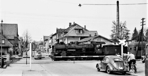 Ahrensburg_1958_Bahnübergang_Manhagener_Allee (1)