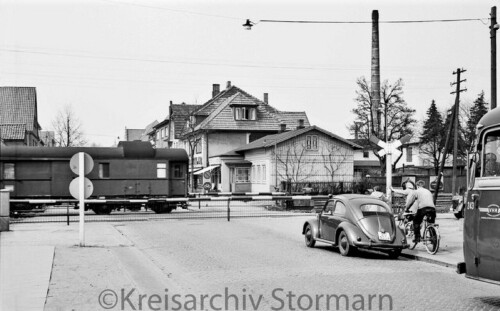 Ahrensburg_1958_Bahnübergang_Manhagener_Allee (2)