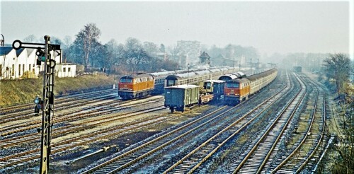 Ahrensburg_Bahnhof_Abstellgleise_Vorortzüge_1967_Nahverkehr_BR_216_Silberlinge_n-Wagen