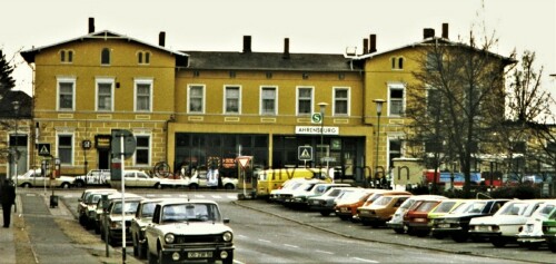 Ahrensburg_Bahnhof_Bahnhofsgebäude_LBE_Lübeck_Büchener_eisenbahngeslleschaft_1979 Bahnhofsumfeld