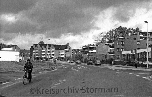 Ahrensburg Schäferweg Einmündung Bau Straße Gericht Ftneßstudio rechts 1980
