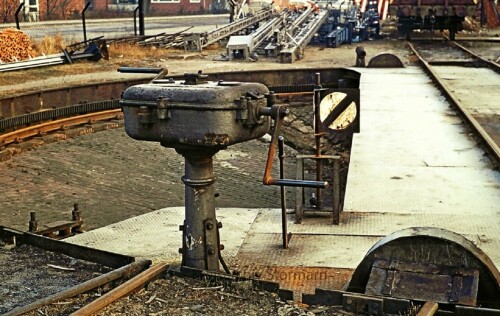 Ahrensburg_alter_Lokschuppen_Drehscheibe_Bahnhof_Kurbel
