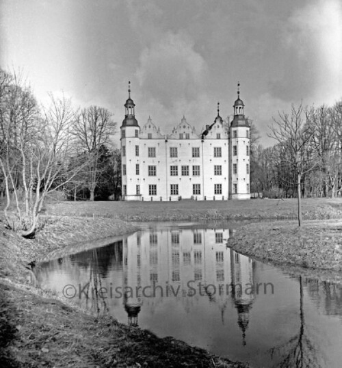 b Ahrensburg Schloss 1953 Renovierung (2)