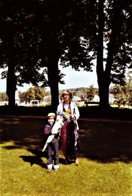 Ahrensburg Kastanienallee Kriegerdenkmal1979 Einschulung Schloßschule Schultüte selbstgemacht
