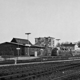 Bahnhof_Ahrensburg_Wassserturm_Bahnsteig_1978_BR_220_Alter_Lokschuppen_Raimund_Marfels