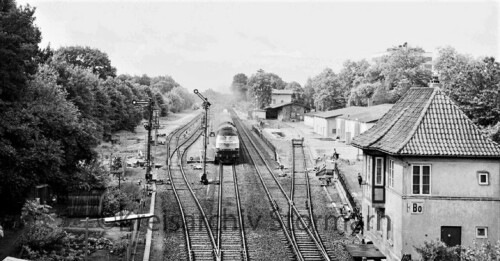 BR_218_ozeanblau_beige_Bargteheide_Bahnhof_1978