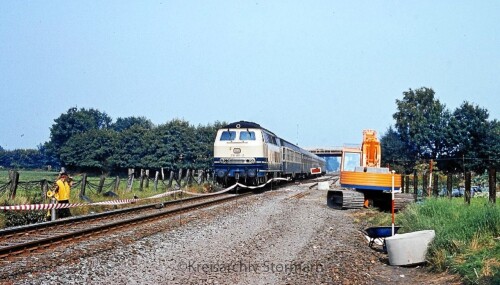 BR 218 ozenablau Eilzug y Wagen N Wagen Delingsdorf Kupfermühle Bahnhof Baustelle Gleisbau 1979