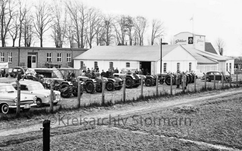 Bargteheide_1958_Trecker_Verkauf_Landwirtschaftsschau