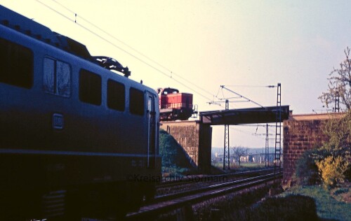TWE V 132 BR 110 BR 112 E 10.3 Ibbenbühren Bahnhof Eisenbahn Brücke Zugbegegnung TWE Teuteburger Wal