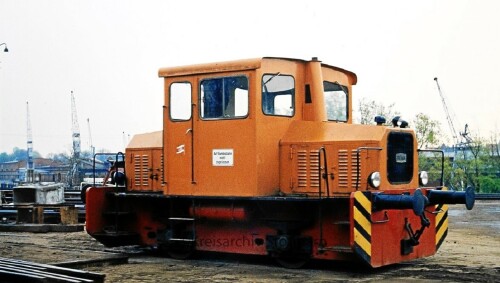 Werkslok orange Hafenbahn Lübeck
