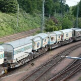 2023_Zirkus_roncalli_Wagen_auf_Zug-1