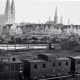 Alter-Bahnhof_LBE_Lubeck_Buchener_Eisenbahn_Landerbahn_Epoche_1_Lubeck_historische_Aufnahme_Holstentor_Hansestadt_1874
