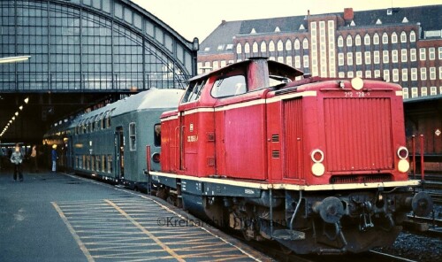BR212 128 Doppelstockwagen LBE DAB 6 Lübeck Hauptbahnhof 1980