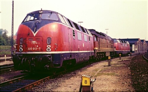 DR 132 BR 220 013 Lübeck Hauptbahnhof Zonenzug