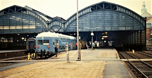 Doppelstockwagen LBE DAB 6 BR 220 blau beige Lübeck Hauptbahnhof 1983