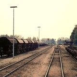 Hutzel_Bahnhof_1975_Gleise_Signale_Weichen_Guterwagen