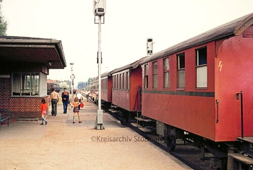 Hützel Bahnhof 1975 Sonderfahrt Gleise Signale Bahnhofsgebäude