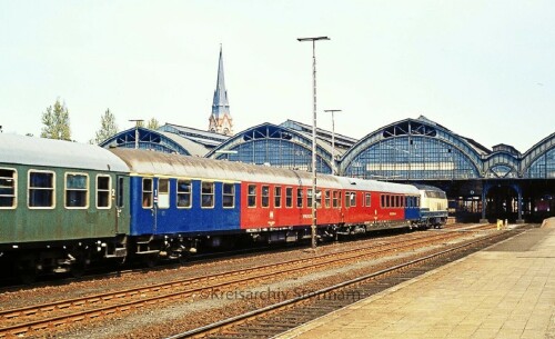 Kakadu Halbspeisewagen doppelt duo BR 218 1980 Lübeck hauptbahnhof