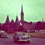 Lubeck_1965_Holstentor_Mercedes_Spitzflosser_Kirche