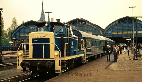 Lübeck Hafen Rundfahrt mit dem Zug 1980 BR 260 320 Hechtwagen DAB & Doppelstckwagen LBE (1)