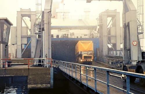 Skandinavienkai Lübeck 1984 Trailerverladung (1)