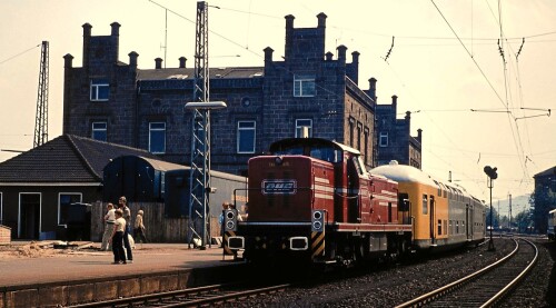 BR 290 291 V 90 Minden Bahnhof 1982 OHE Diesellok Doppelstockwagen DAB 6 LBE VLV a (2)