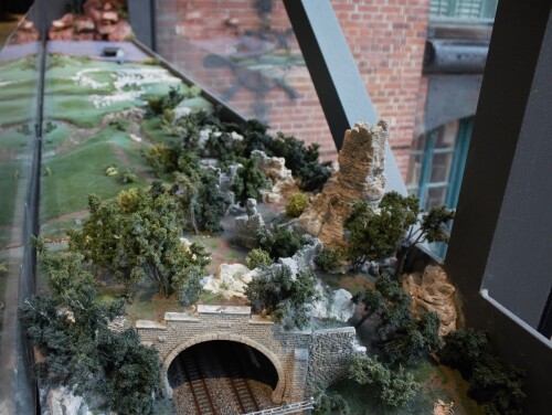 j_Miwula_Miniaturwunderland_Hamburg_Brucke_Wiesen_und_Felder-5.jpg