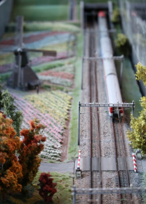 o_Miwula_Miniaturwunderland_Hamburg_Brucke_Strecke_um_die-Welt-2.jpg