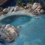 p_Miwula_Miniaturwunderland_Hamburg_Brucke_Sudseeinsel_ying_und_yang_zeichen_Hammerhai-Fischschwarm-2