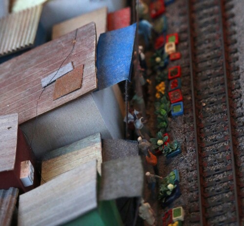 x Miwula Miniaturwunderland Hamburg Brücke Strecke indisches Armenviertel Gemüseverkauf an Bahn