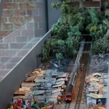 x_Miwula_Miniaturwunderland_Hamburg_Brucke_Strecke_indisches_Armenviertel_Schweizer_Zug_SBB-1
