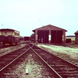 Uchte_Bahnhof_Friedrich_Wilhelm_Strase_1966_Mindener_Kreiseisenbahn_Lokschuppen
