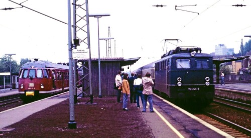 BR 110 245 cobaltblau DB E 10 ET 430 ET 30 111 Neubeckum Bahnhof 1984 Sonderfahrt purpurrot Kopie