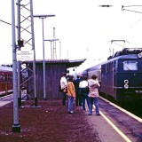 BR_110_245_cobaltblau_DB_E_10_ET_430_ET_30_111_Neubeckum_Bahnhof_1984_Sonderfahrt_purpurrot---Kopie