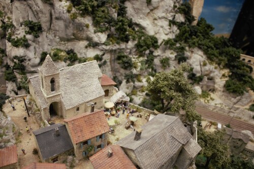 Miniaturwunderland_Dorf_Berge_Frankreich_MiWuLa_Modellbahn_H0.jpg
