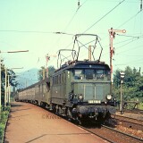 Kirchzarten_Bahnhof_BR_144_169_1967_Eilzug_Nachspann