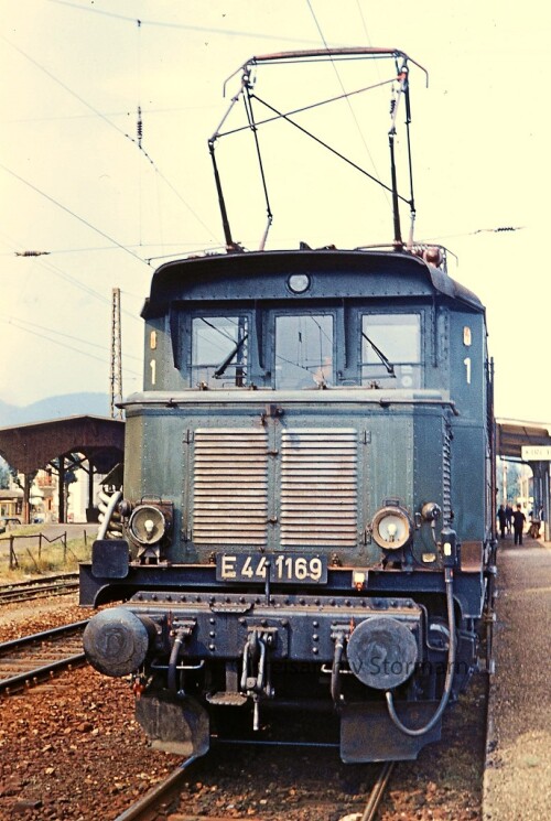 Kirchzarten Bahnhof E 44 1169 1967 Nahverkehrszug Eilzug Bahnsteig