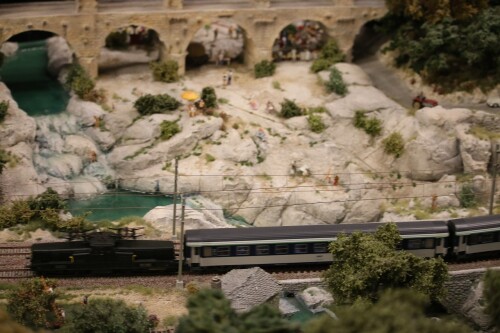 Miniaturwunderland_France_SNCF_MiWuLa_Modellbahn_H0_ca-3.jpg