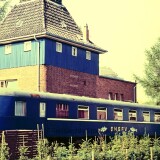 VT_06_Bauart_Hamburg_Travemunde_Bahnhof_1986_Segelverein_Deutsche_Bundesbahn---Kopie