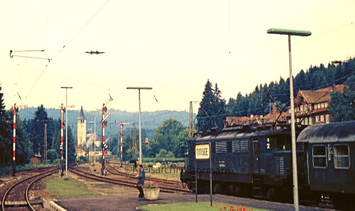 BR145 Bahnhof Titisee Schwarzwald E Lok DB Deutsche Bundesbahn 1973 Umbauwagen Epoche 3 a