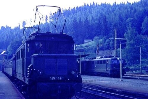 BR 145 154 E44 E10 BR110 Bahnhof Neustadt Schwarzwald E Lok DB Deutsche Bundesbahn 1974 d