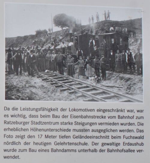 202307 Ratzeburger Kleinbahn Damm Richtung Thurow 0aaaaa