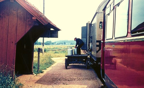 Furtwangen Bahnhof 1967 VT 25 MEG Milchverladung MAN Triebwagen Schienenbus (1)